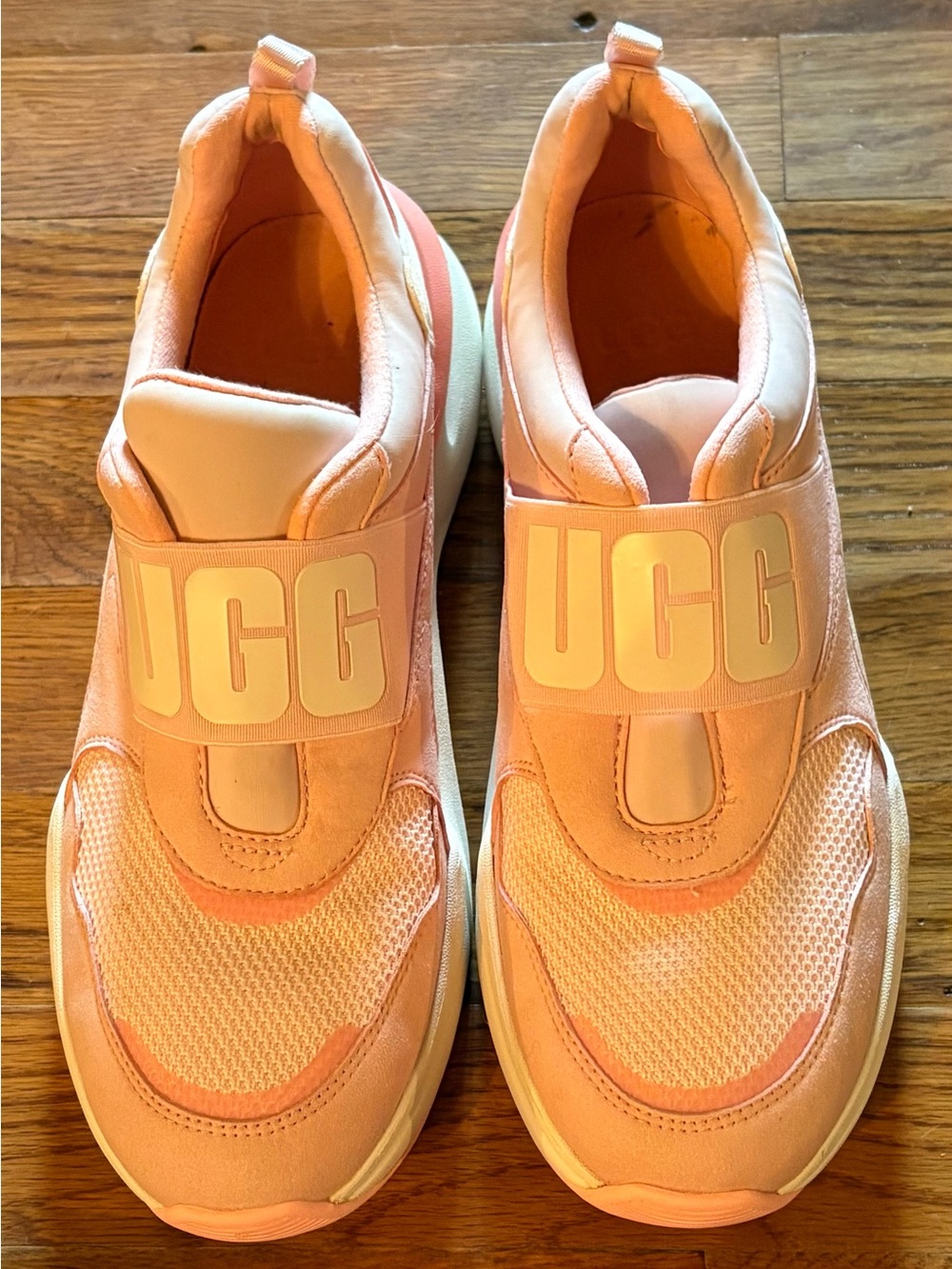 UGG LA Flex Sneakers, Size 7.5